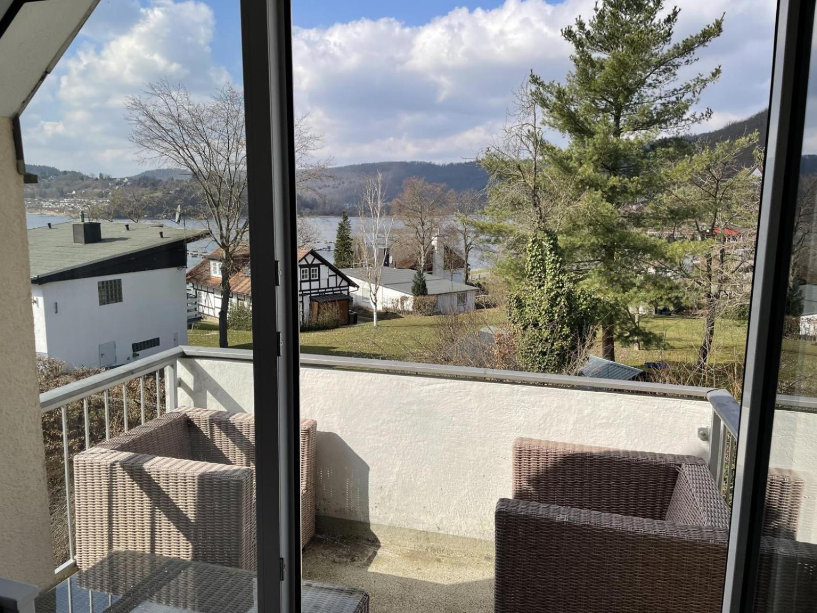 Gemutliche 93M2Fewo Mit 2 Schlafzimmern Und Seitlichem Seeblick Vom Balkon Scheid  외부 사진